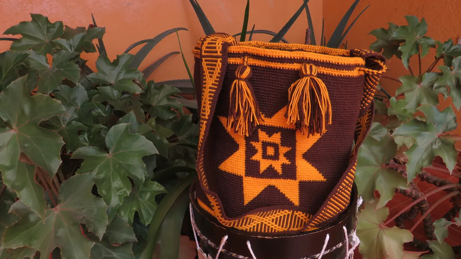 Mochila tejida a mano